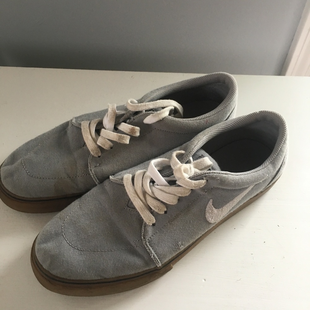 mens grey nike skate shoes